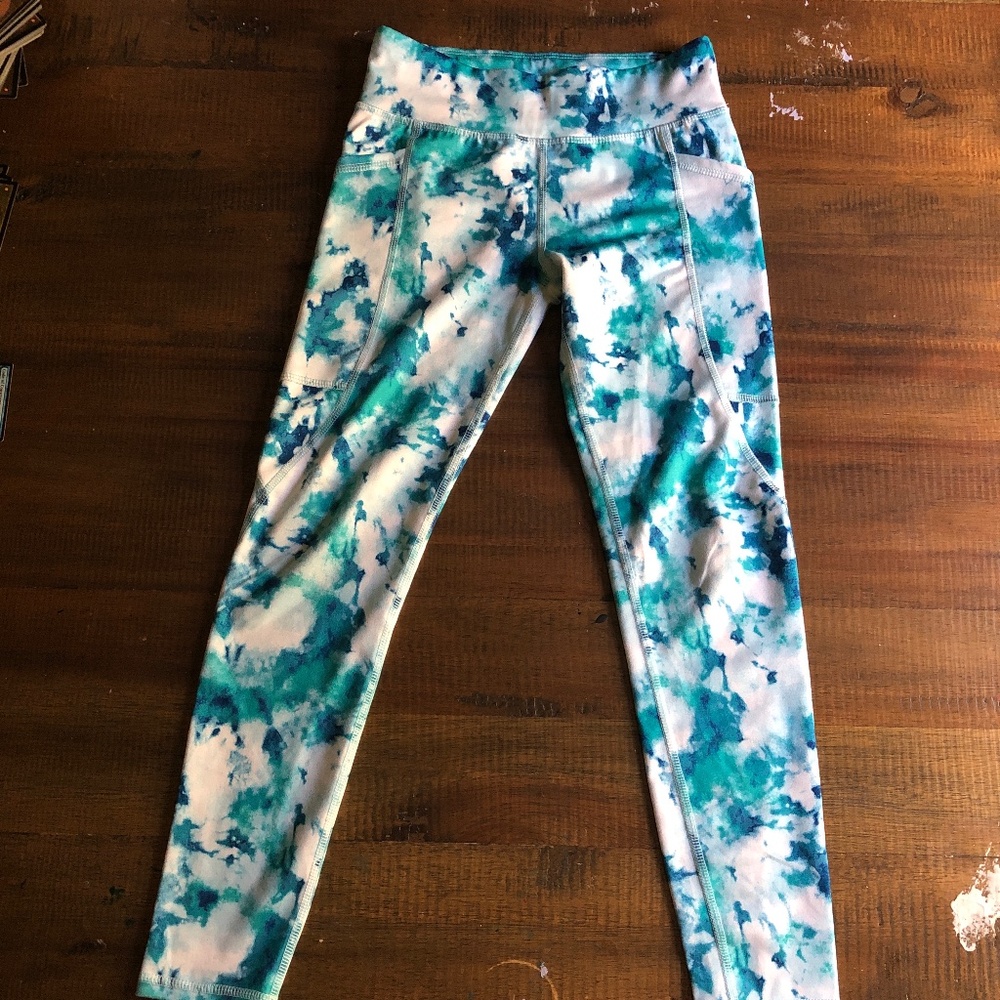 Athletic girls leggings